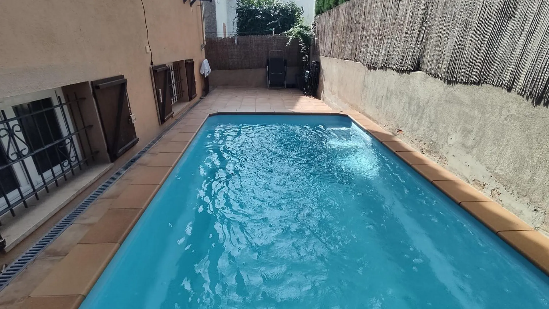 L' EscalaRustic Amb Piscina Privadaアパートメント L' Escala